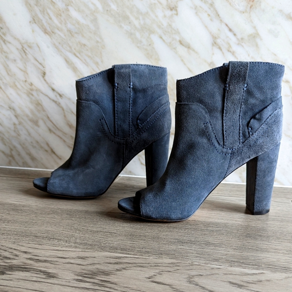 Vince Camuto Camey blue suede peep toe bootie high heel ankle boots size…